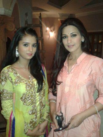 Geet Sharma(left) with sonali bendre(right)