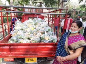 Meet this 57 year old lady farmer who distributes free vegetables in 15 villages during lockdown