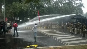#OccupyUGC : छात्रों के खिलाफ दिल्ली पुलिस द्वारा बर्बर कार्रवाई