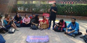 इलाहबाद विश्वविद्यालय की अध्यक्षा ऋचा सिंह ने किया पिंजरा तोड़ का समर्थन, युवतियों को दी हिम्मत पितृ सत्ता से लड़ने की