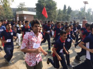 दिल्ली विश्वविद्यालय के छात्रो ने लोगो को एकता का संदेश दिया