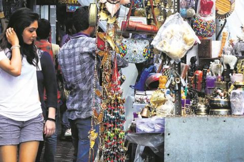 5 Cheap Street Markets in Mumbai where you can Stop to Shop